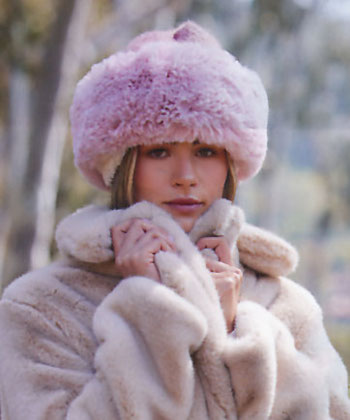 Epoch Knit Fur cap in pink.